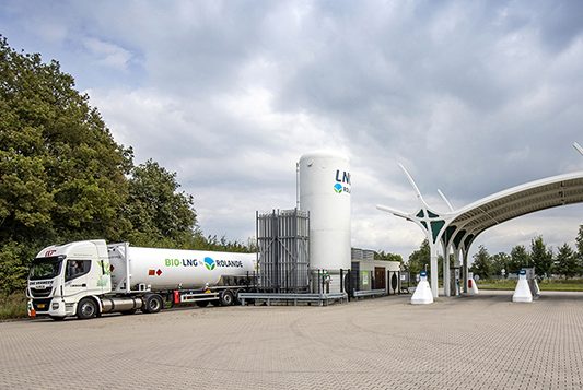 Rolande Fueling station with a LNG fueling truck