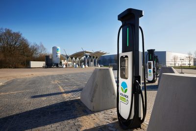 Elektrisch laden en bio-lng tankstation